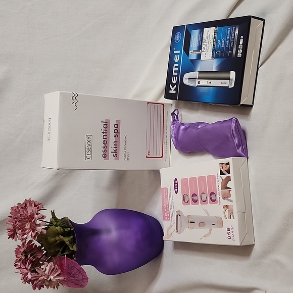 Four Piece Professional Grooming and Facial Cleansing System Set - Picture 1 of 17